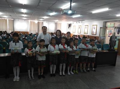 【動感中隊】南小一校區(qū)熱情的&ldquo;紅領巾小創(chuàng)客&rdquo;們迎來了一場科普知識的饕餮大餐_教育_網(wǎng)